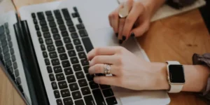 ¿Qué características debe tener una plataforma de teleformación de calidad